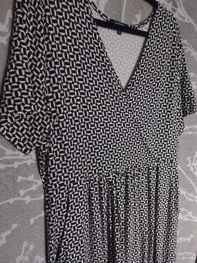 George Black and White Geometric Print Midi Dress with Pockets